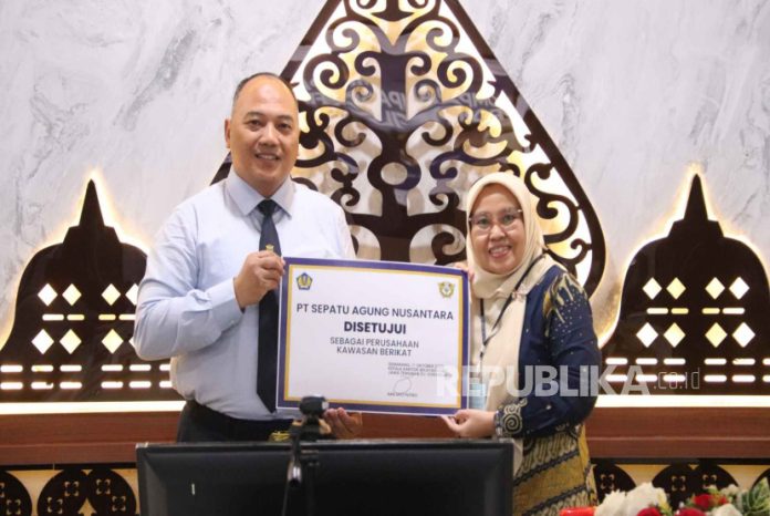 kanwil-bea-cukai-jateng-dan-diy-memberikan-fasilitas-kawasan_251017163234-363.jpeg
