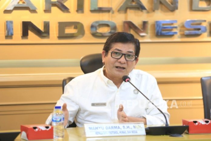kepala-biro-protokol-humas-dan-media-setjen-dpd-mahyu_251030182420-665.jpeg