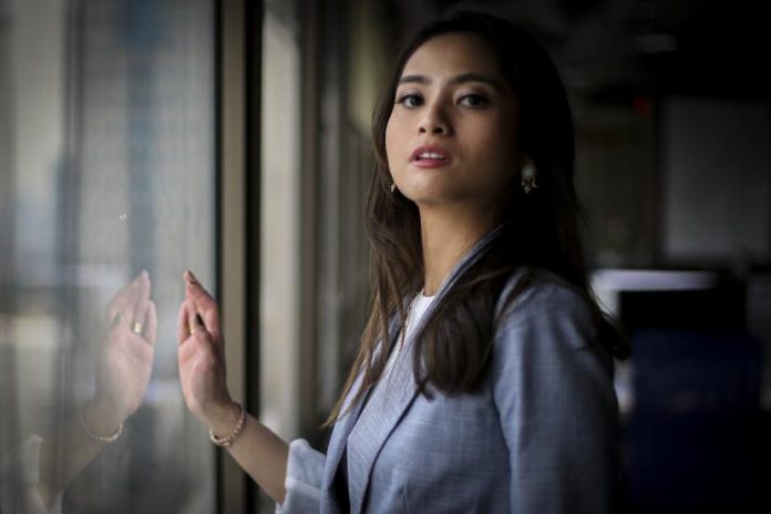 pemeran-film-mumun-acha-septriasa-berpose-saat-kunjungan-ke_220829132401-713.jpg