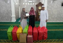 Persatuan Wanita Patra Kilang Dumai Bagikan 100 Paket Makan Siang Jumat Berkah dan Mukena Gratis untuk Jamaah Masjid di Kelurahan Bukit Timah